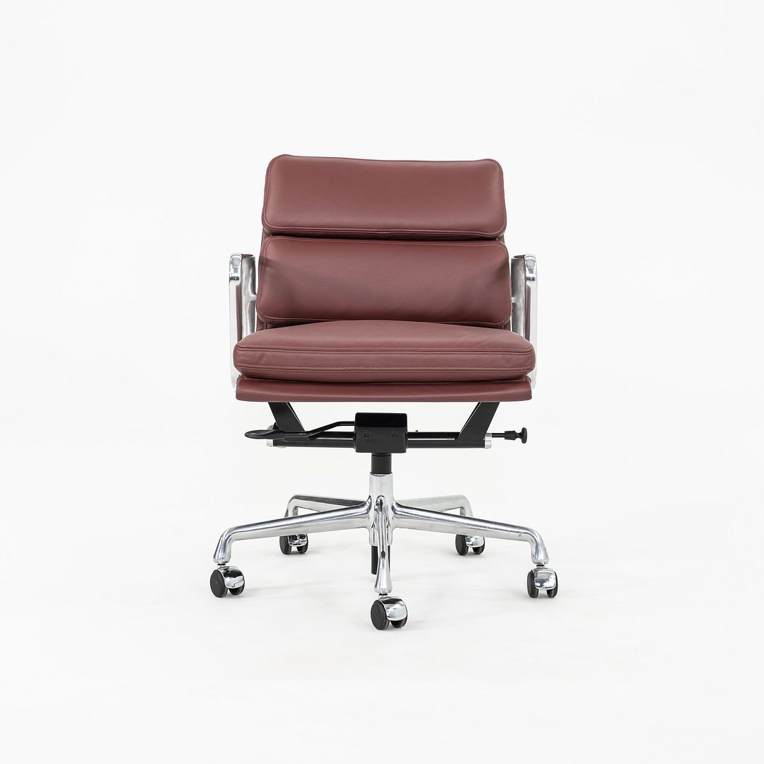 Eames Soft Pad Management Chair, EA435