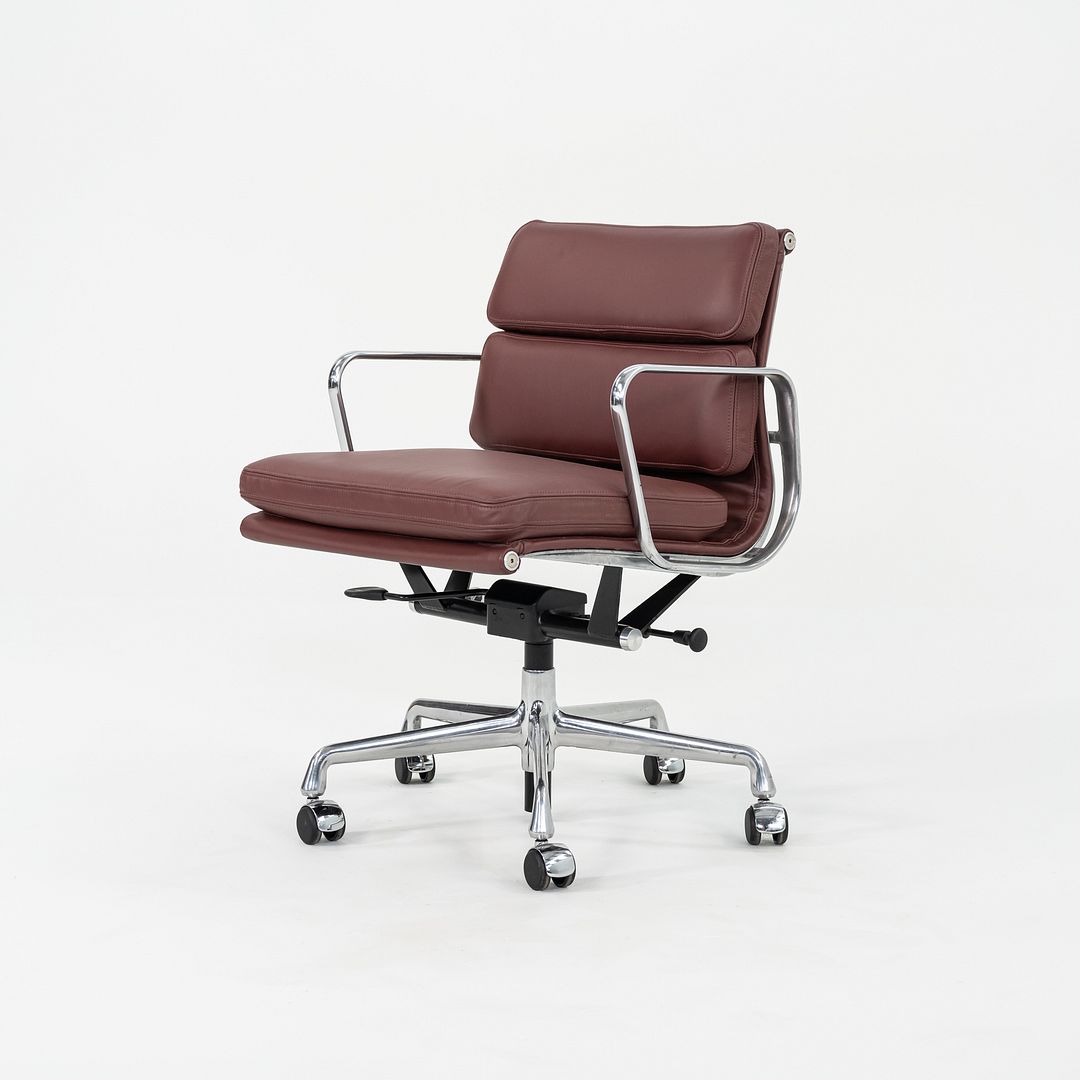 Eames Soft Pad Management Chair, EA435