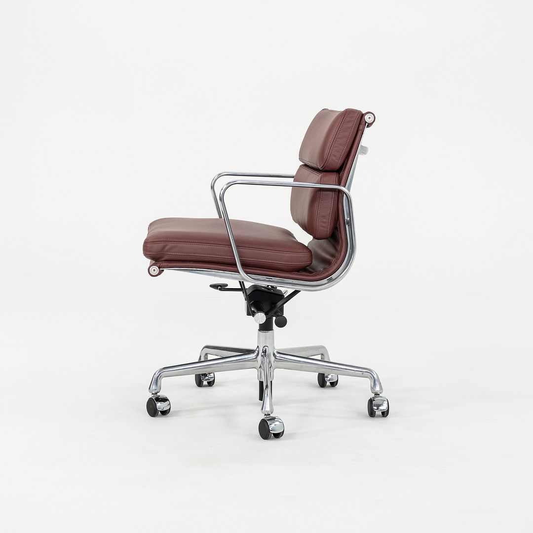 Eames Soft Pad Management Chair, EA435