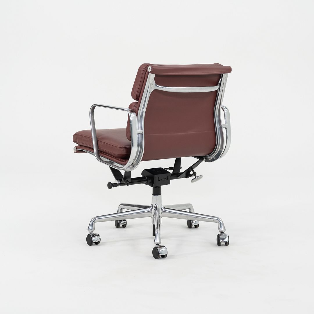 Eames Soft Pad Management Chair, EA435