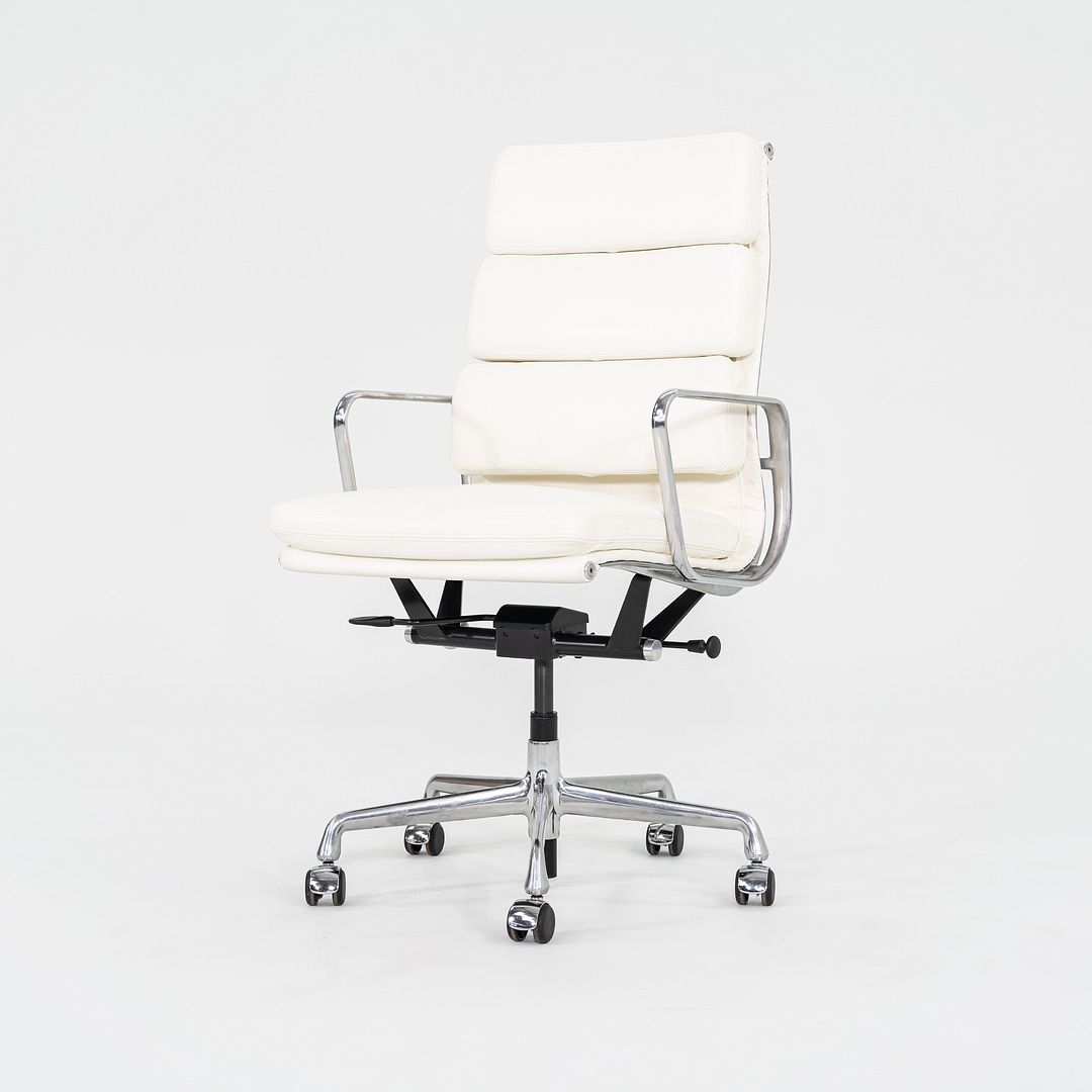 Soft Pad Executive Chair, Model EA437
