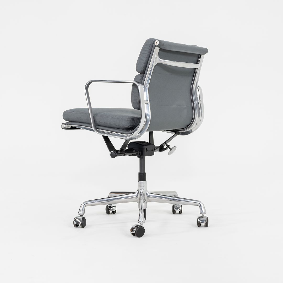 Soft Pad Management Chair, EA435