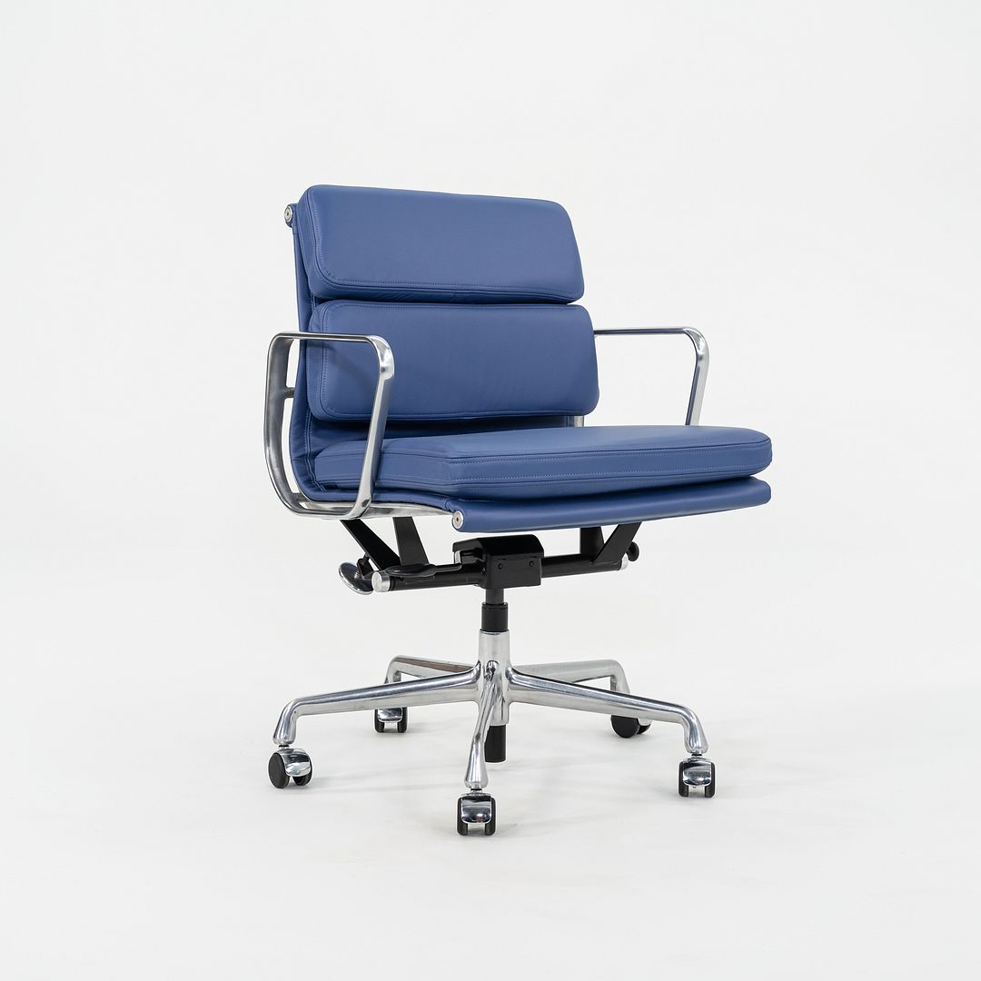Soft Pad Management Chair, EA435