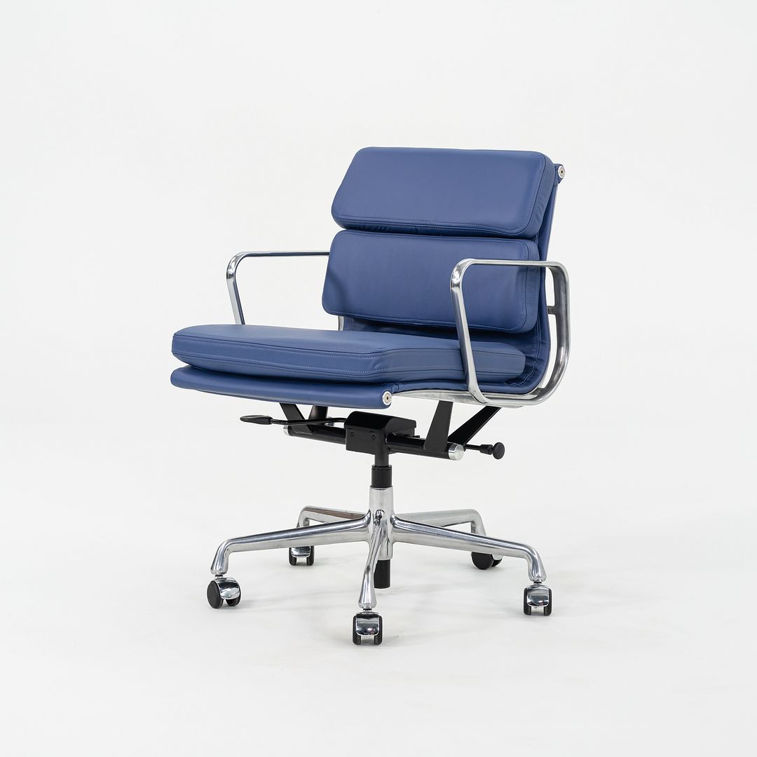 Soft Pad Management Chair, EA435