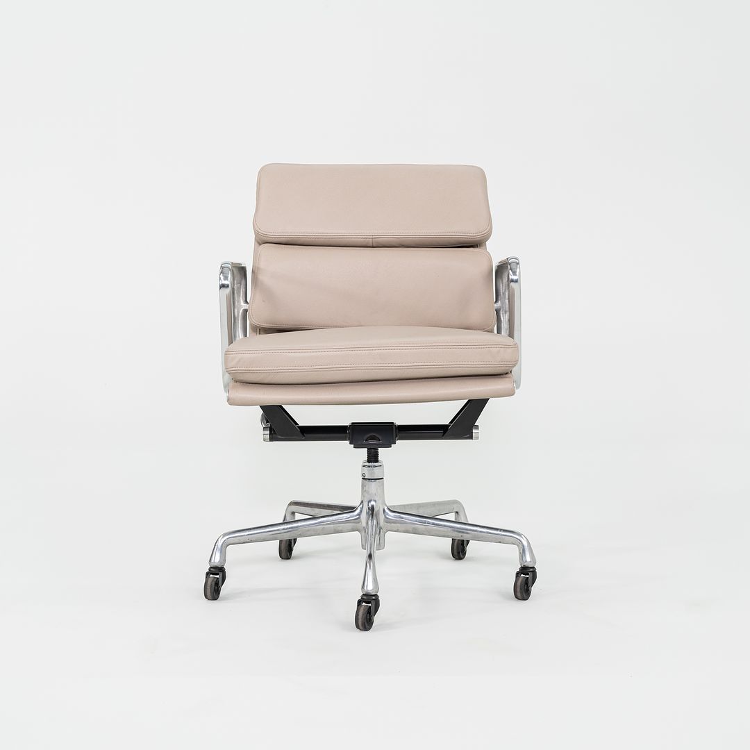 Eames Soft Pad Management Chair, EA435