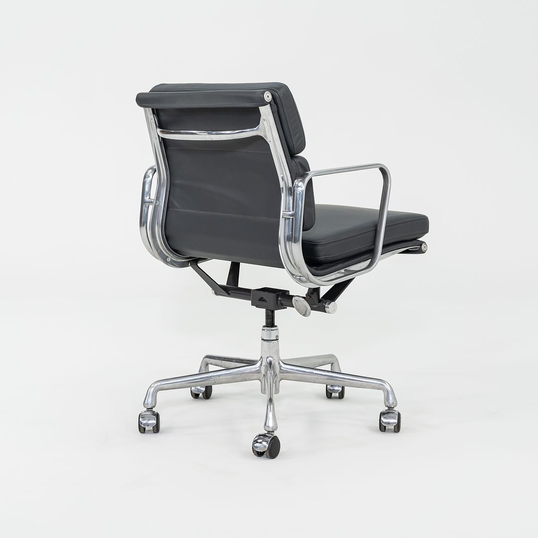 Eames Soft Pad Management Chair, EA435