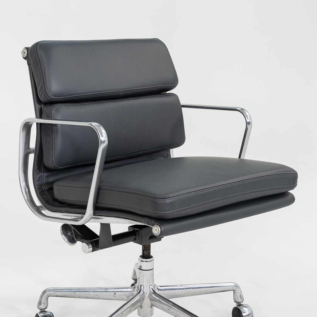 Eames Soft Pad Management Chair, EA435
