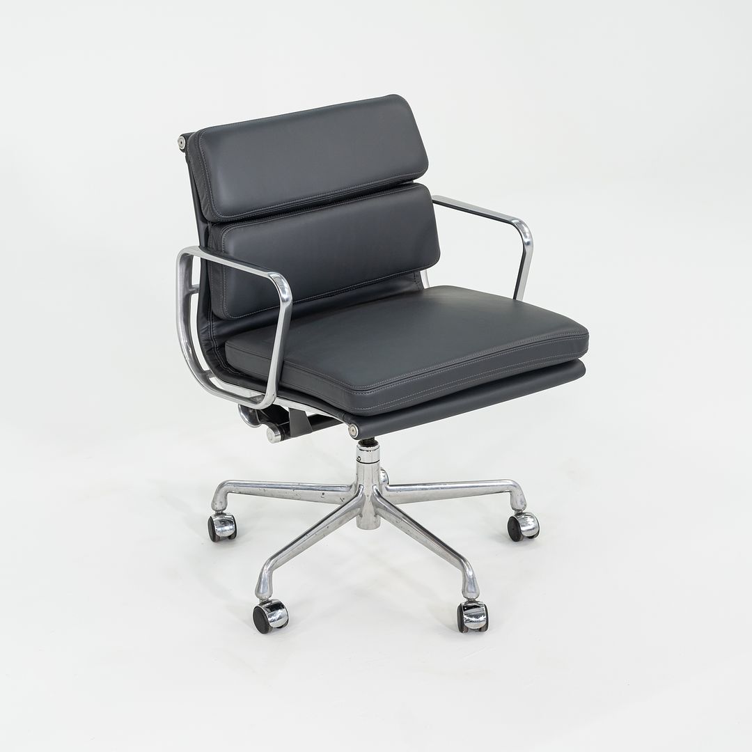 Eames Soft Pad Management Chair, EA435
