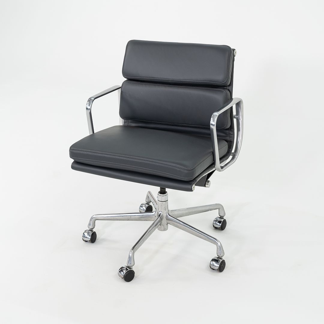 Eames Soft Pad Management Chair, EA435