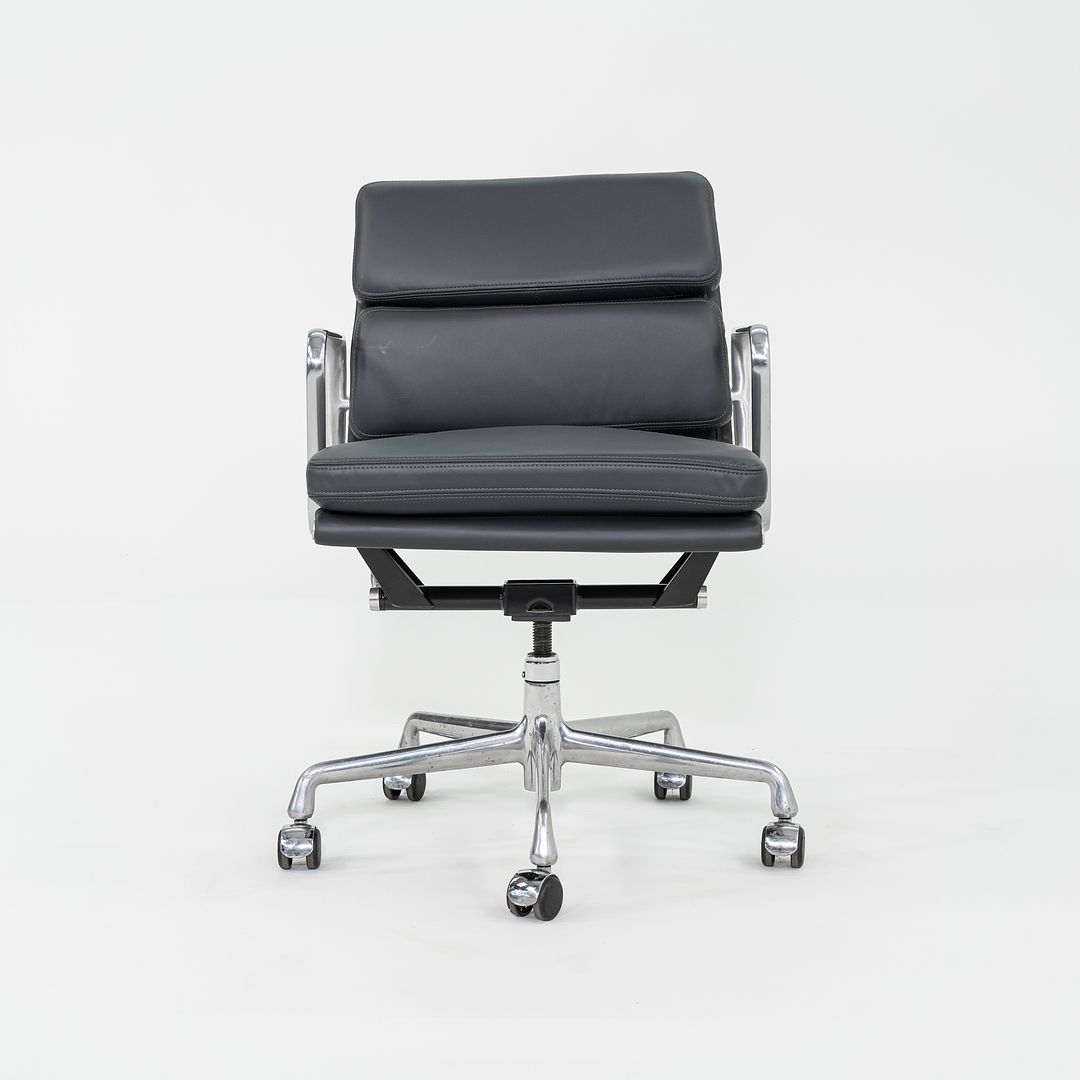 Eames Soft Pad Management Chair, EA435