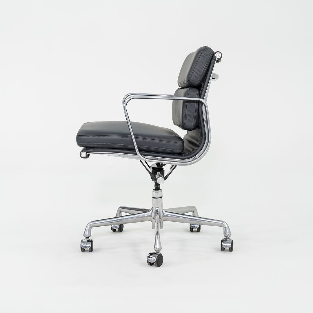 Eames Soft Pad Management Chair, EA435