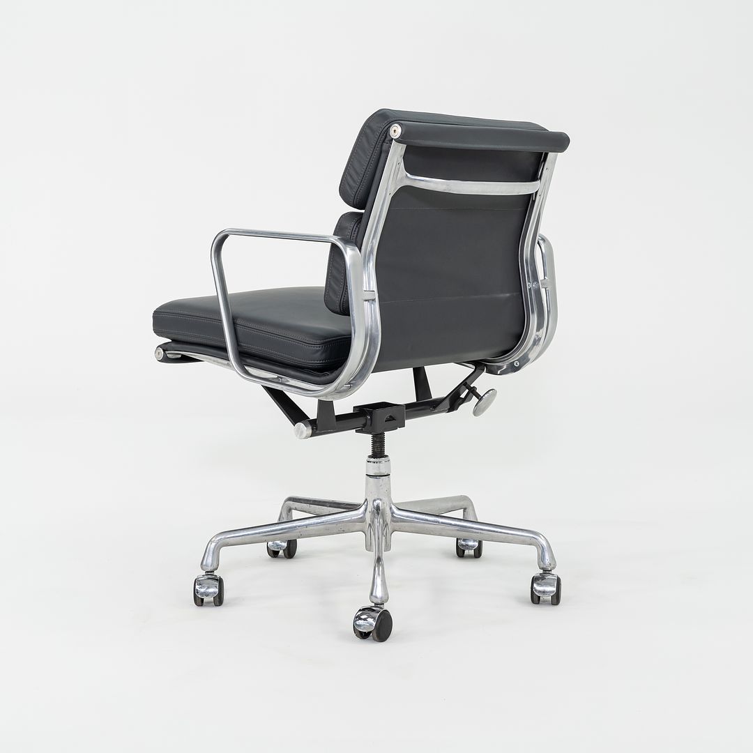 Eames Soft Pad Management Chair, EA435