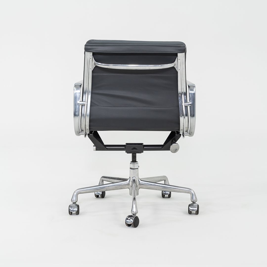 Eames Soft Pad Management Chair, EA435