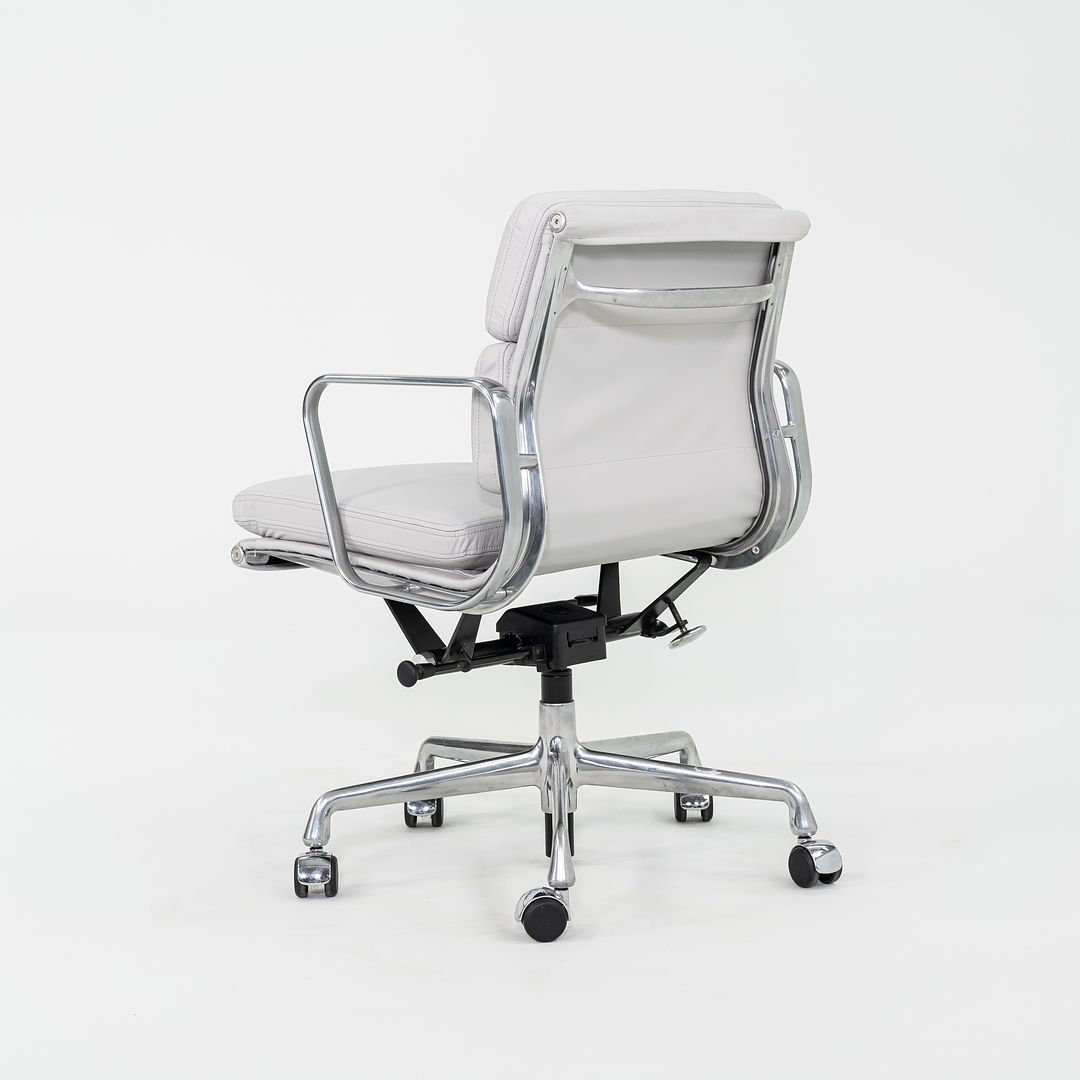 Eames Soft Pad Management Chair, EA435