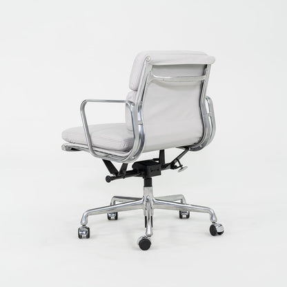 Eames Soft Pad Management Chair, EA435