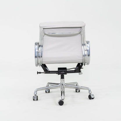 Eames Soft Pad Management Chair, EA435