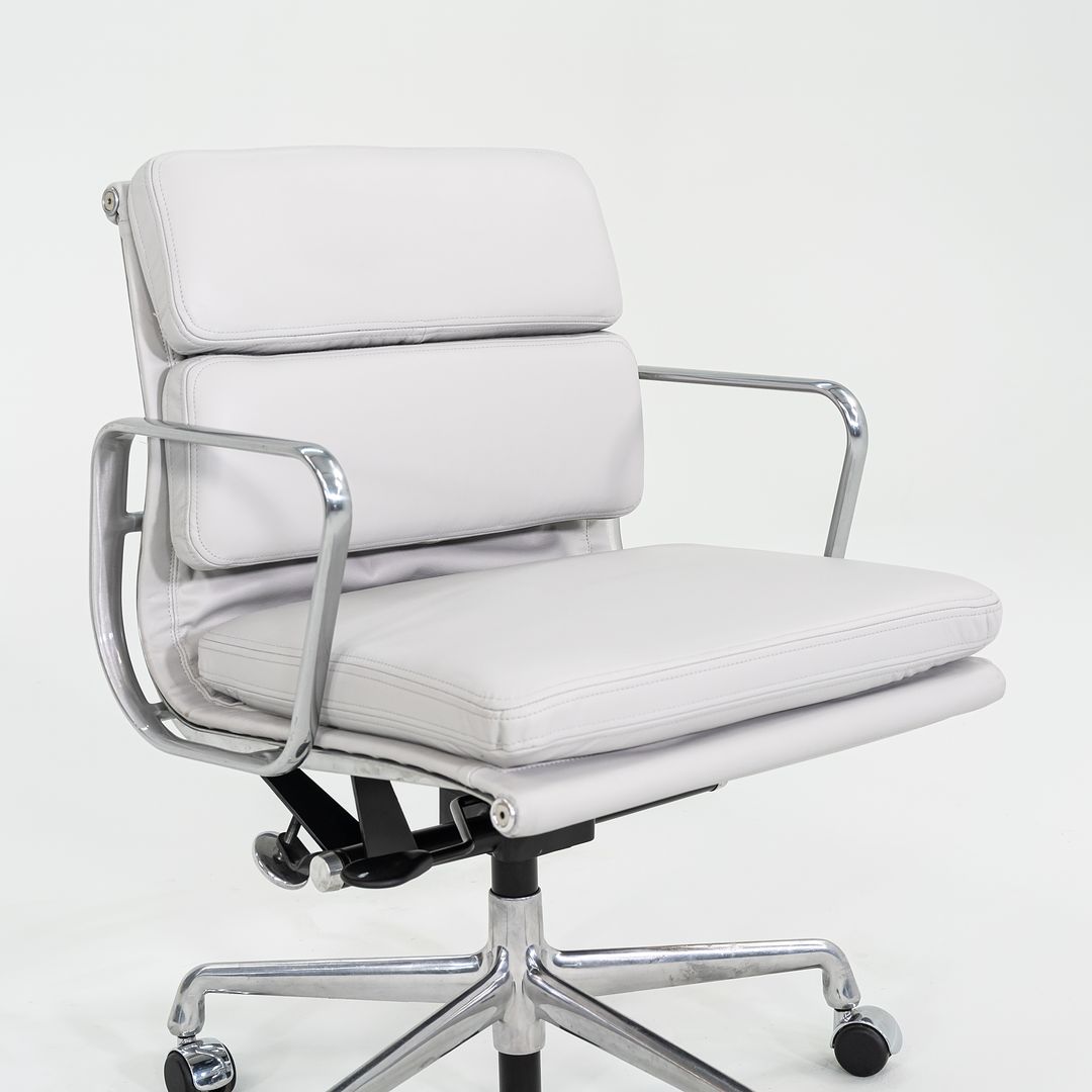 Eames Soft Pad Management Chair, EA435