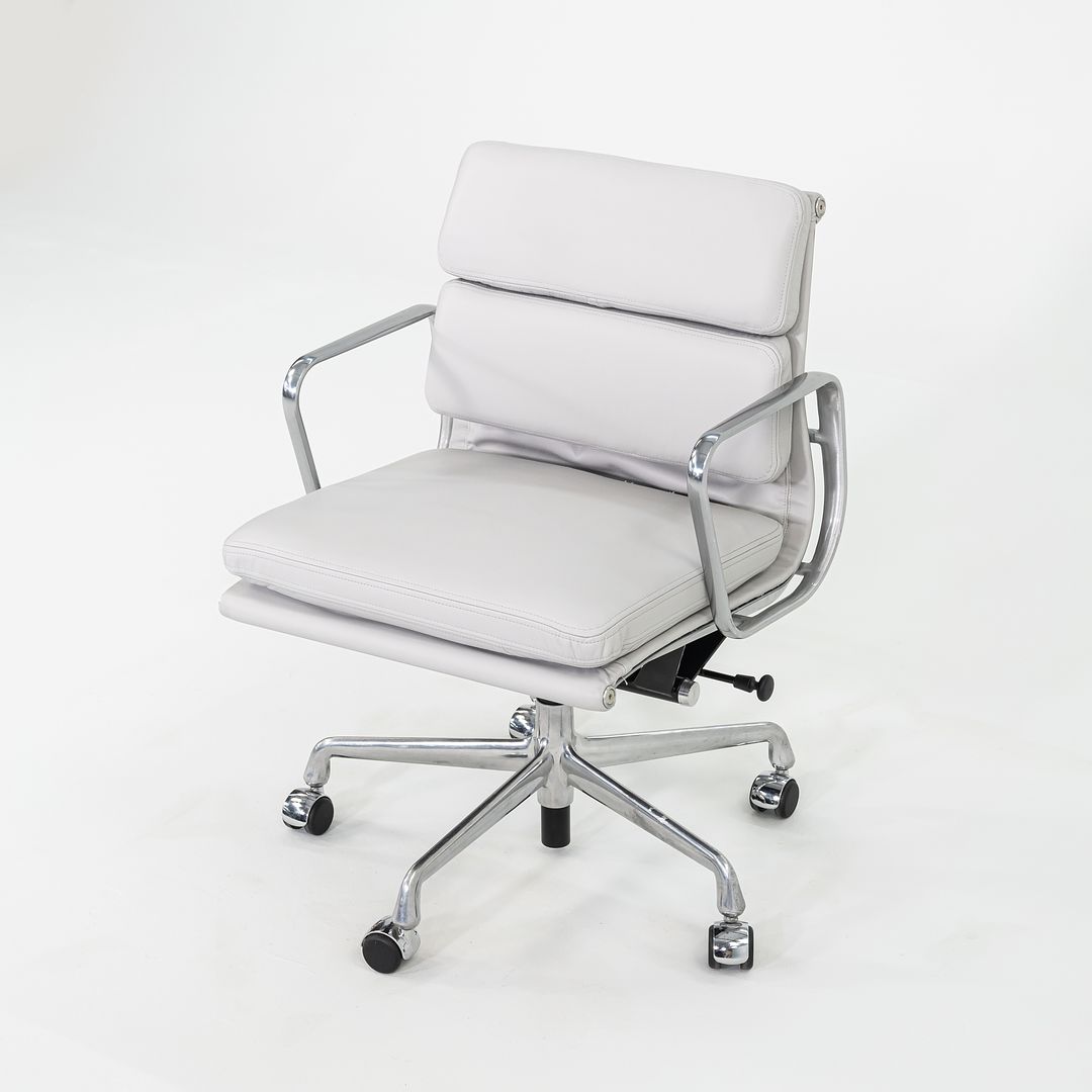 Eames Soft Pad Management Chair, EA435