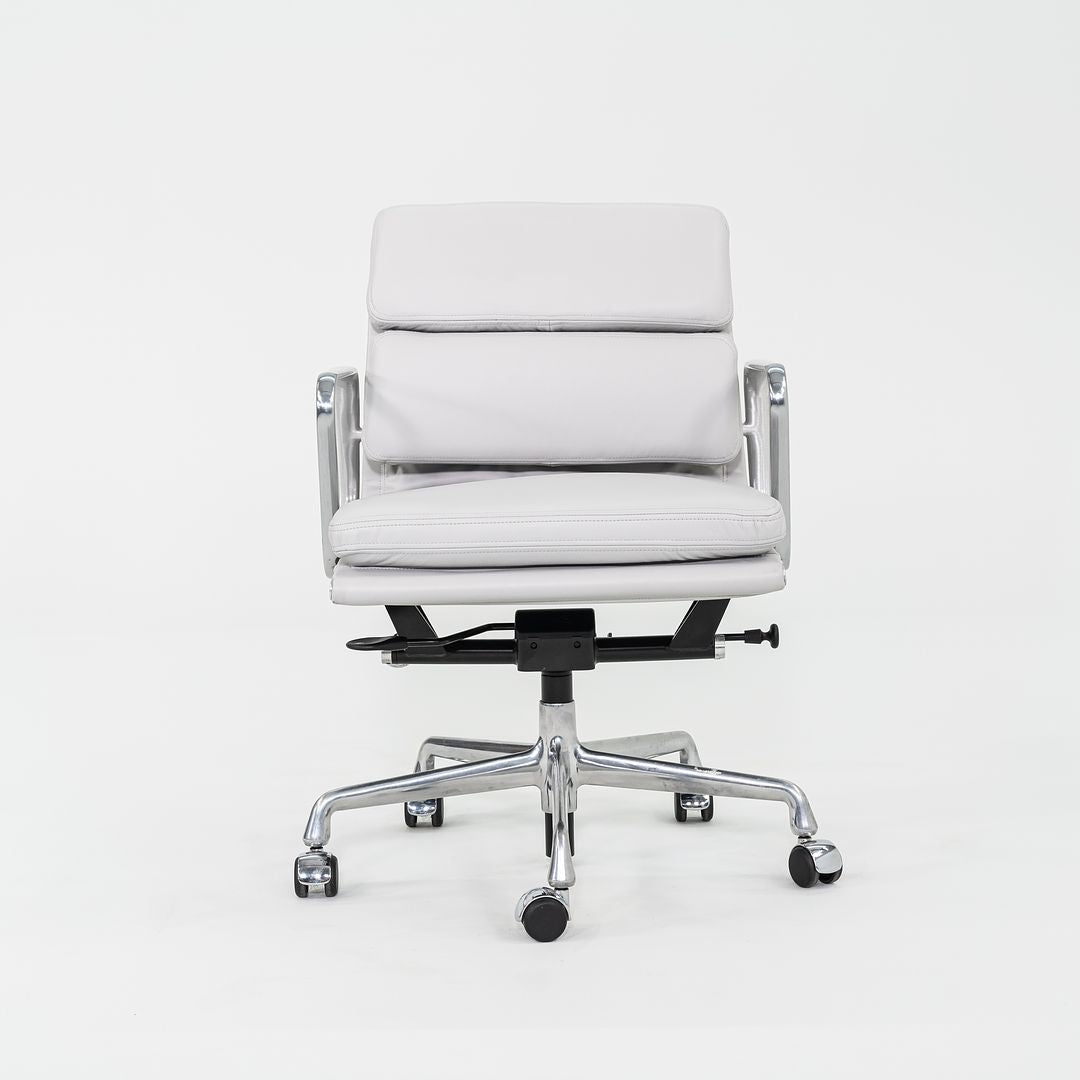 Eames Soft Pad Management Chair, EA435