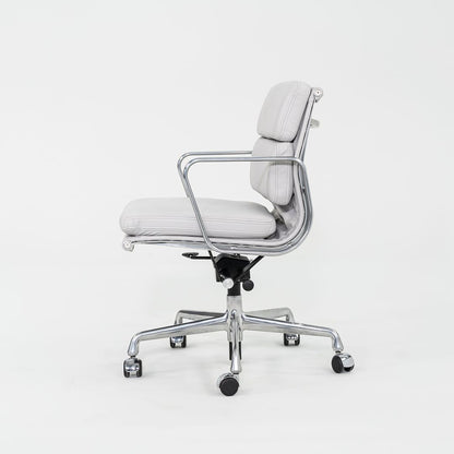 Eames Soft Pad Management Chair, EA435