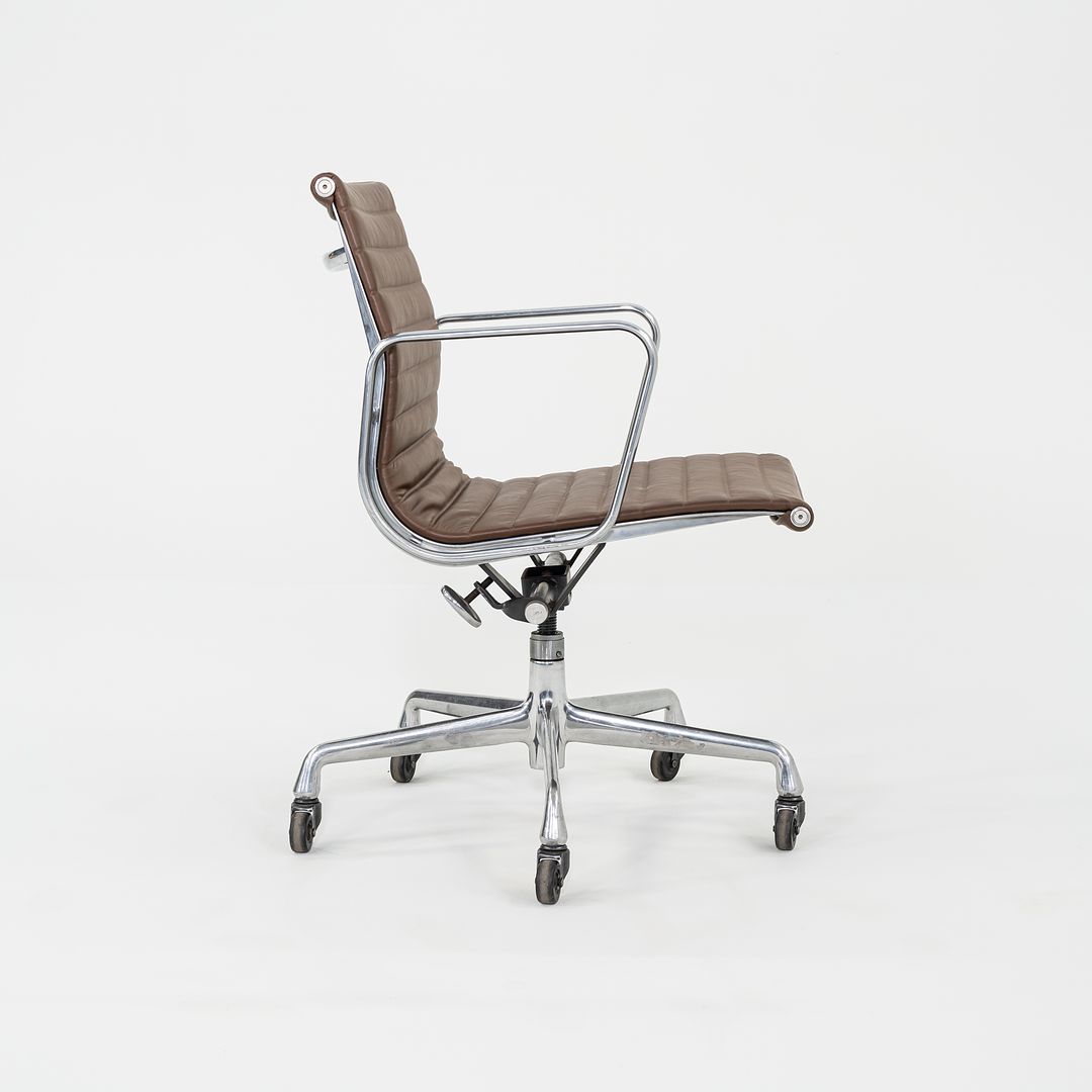 Eames Aluminum Group Management Chair