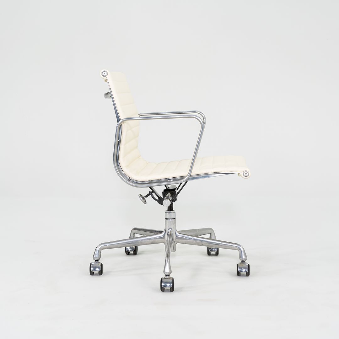 Eames Aluminum Group Management Chair