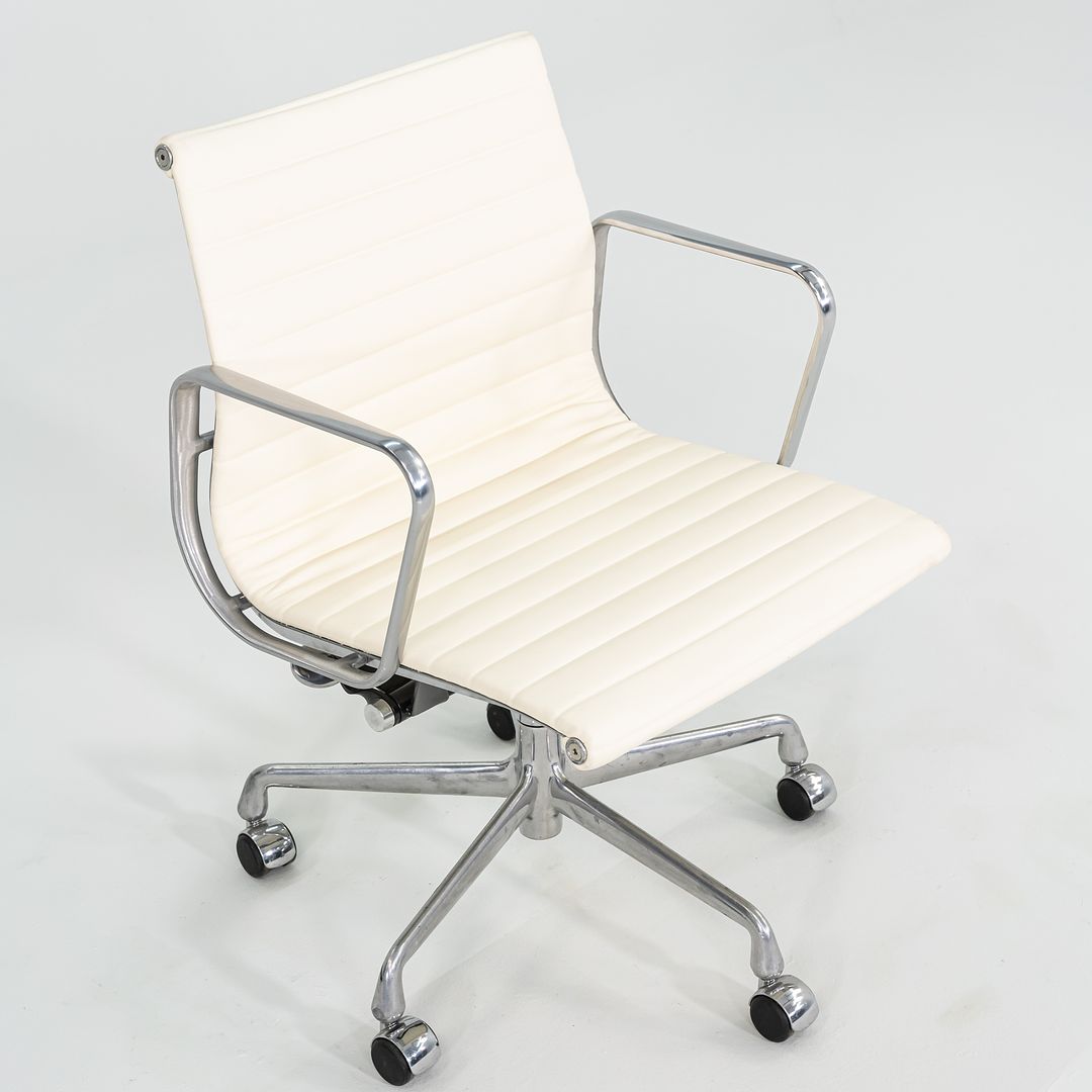 Eames Aluminum Group Management Chair