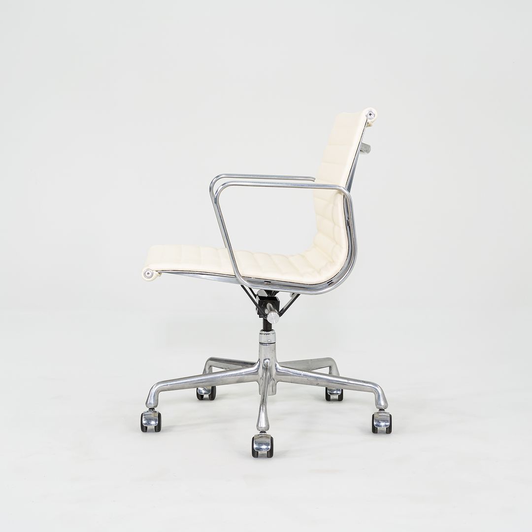 Eames Aluminum Group Management Chair