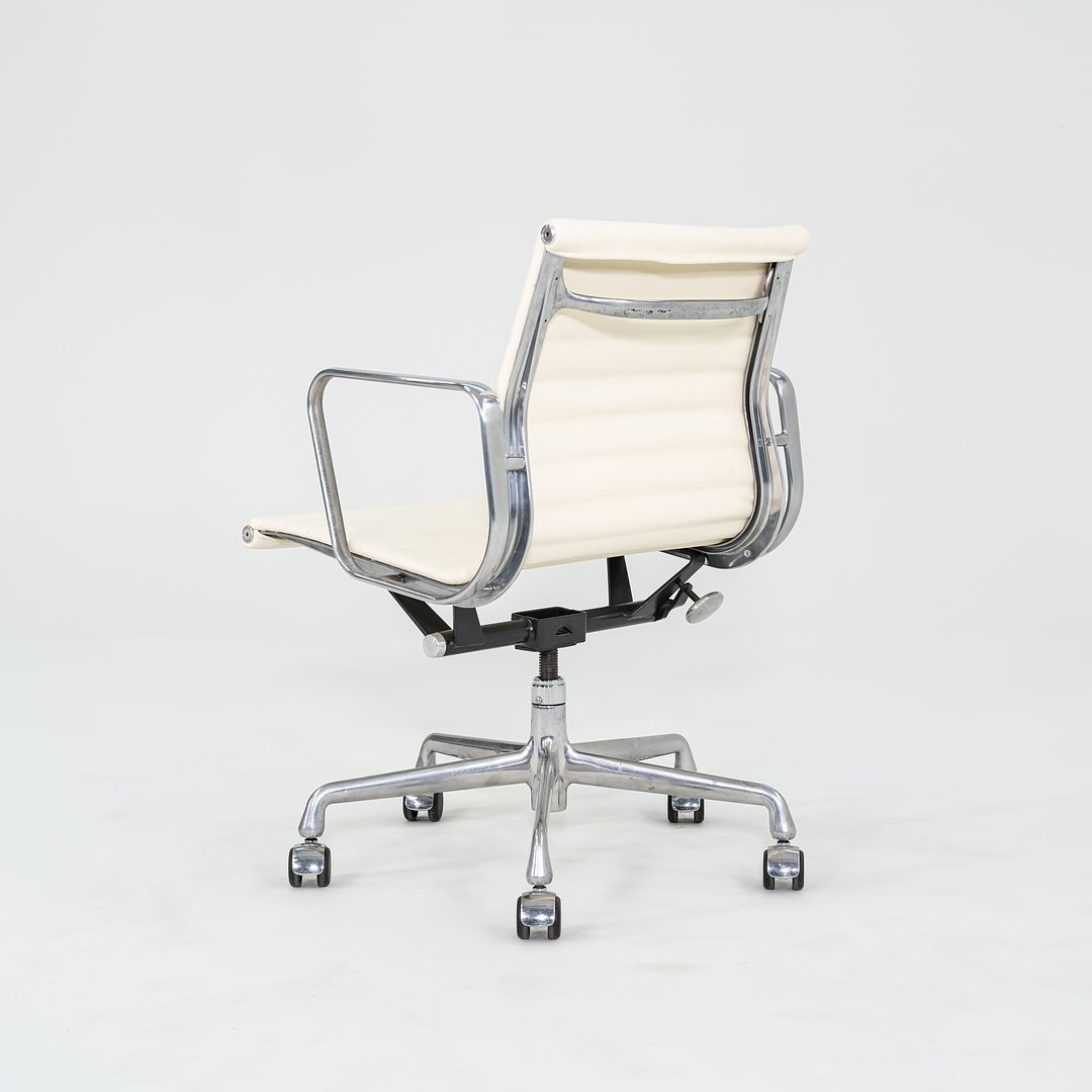 Eames Aluminum Group Management Chair