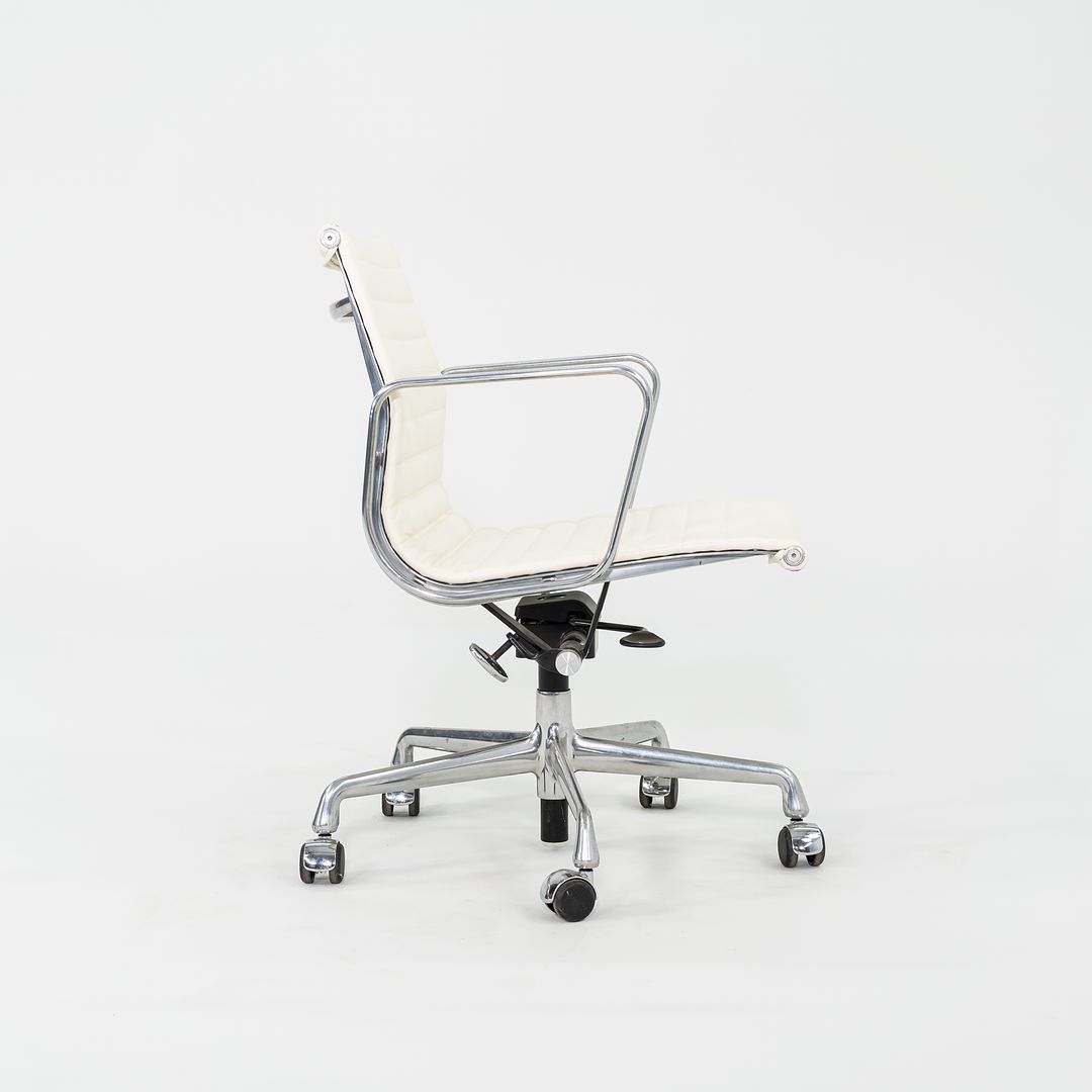 Eames Aluminum Group Management Desk Chair, Model EA335