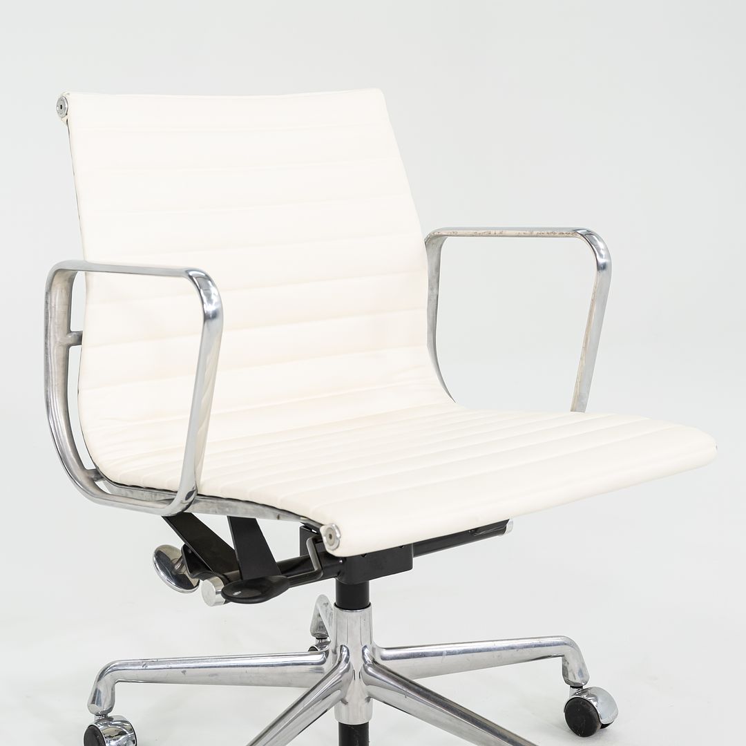 Eames Aluminum Group Management Desk Chair, Model EA335