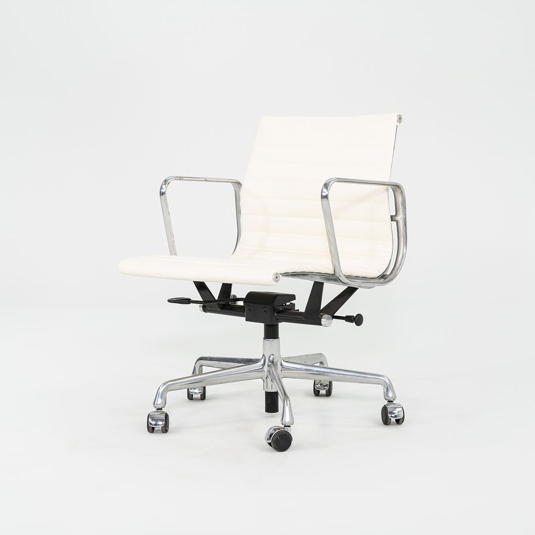 Eames Aluminum Group Management Desk Chair, Model EA335