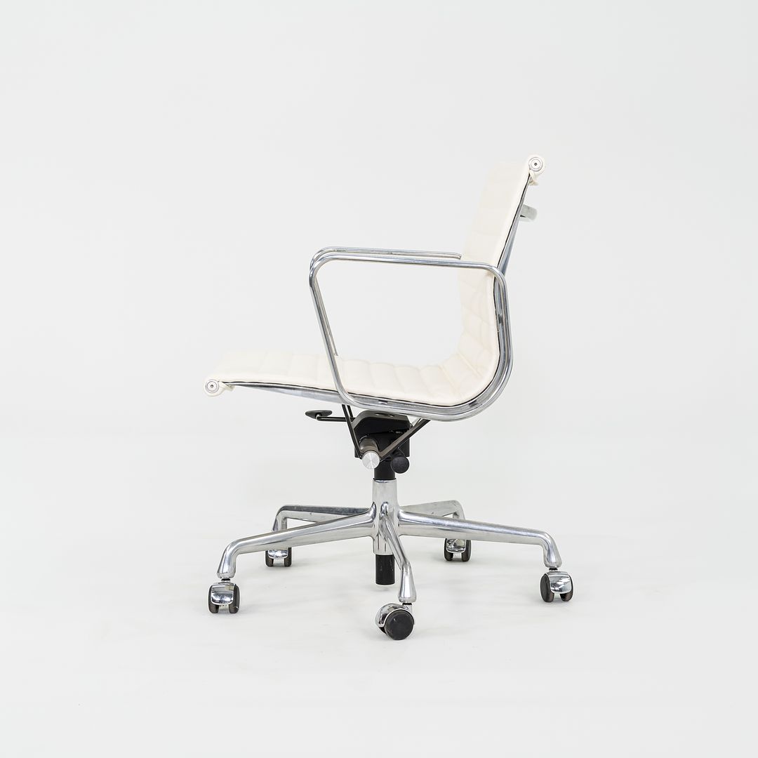 Eames Aluminum Group Management Desk Chair, Model EA335