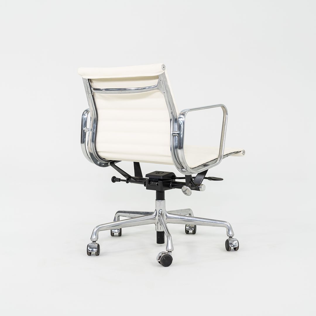 Eames Aluminum Group Management Desk Chair, Model EA335