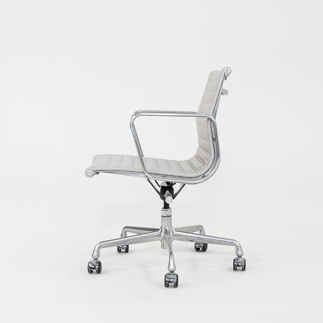 Aluminum Group Management Desk Chair, Model EA335
