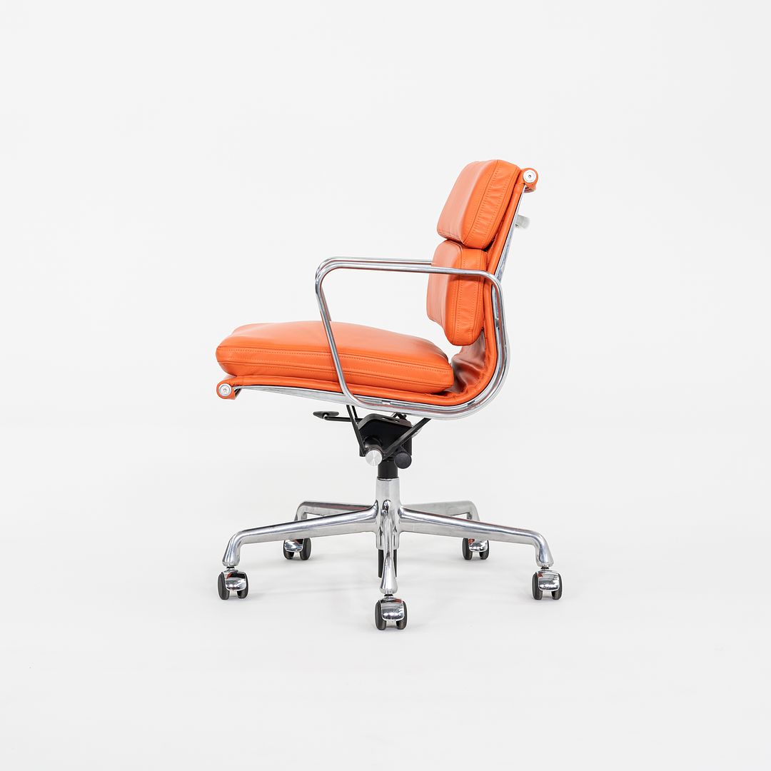 Eames Soft Pad Management Chair, EA435