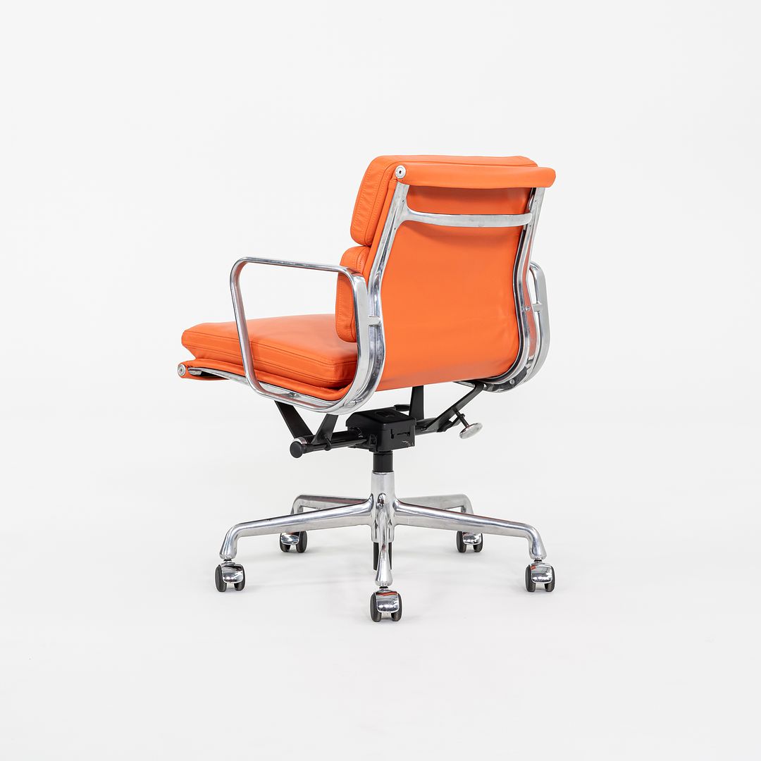 Eames Soft Pad Management Chair, EA435