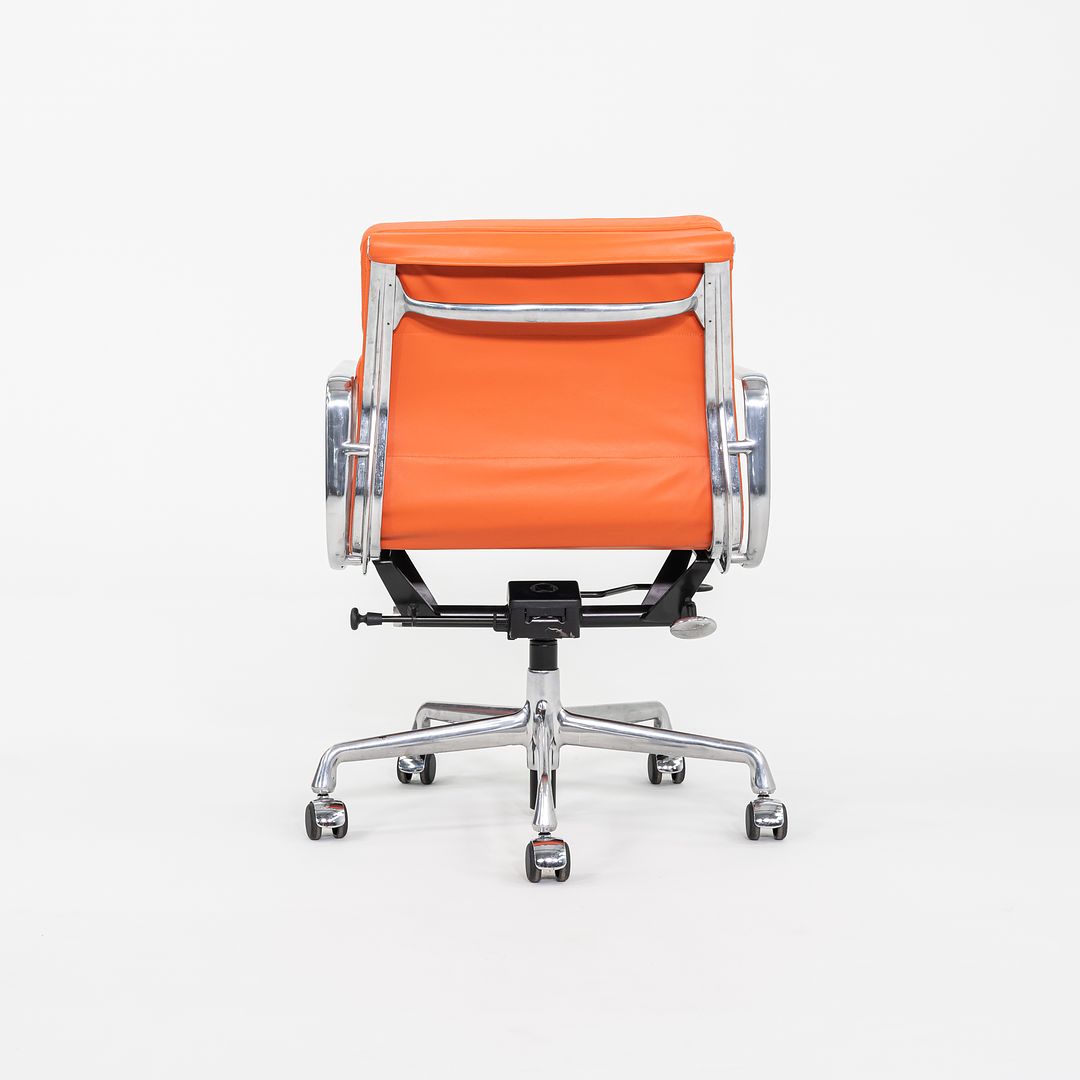 Eames Soft Pad Management Chair, EA435