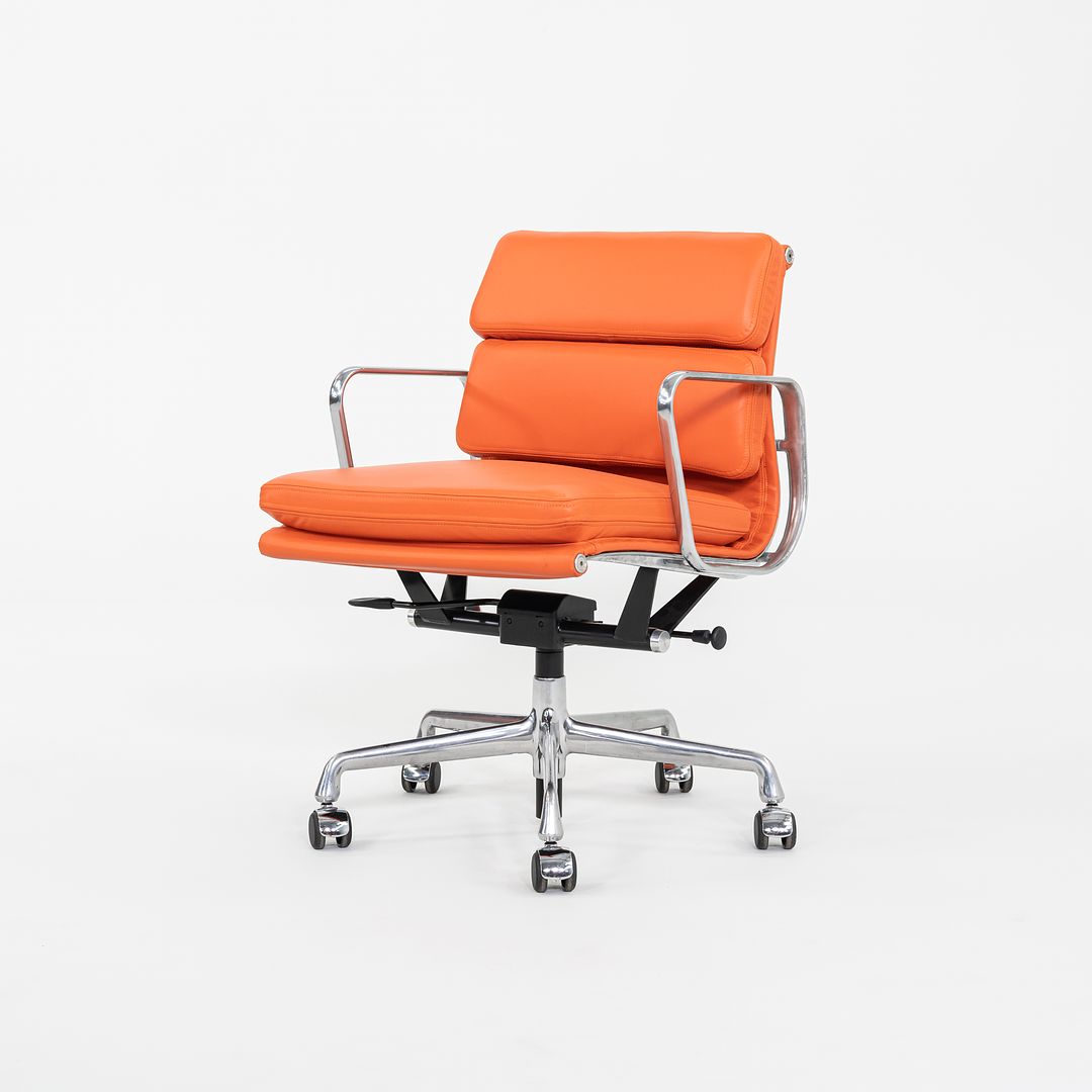 Eames Soft Pad Management Chair, EA435