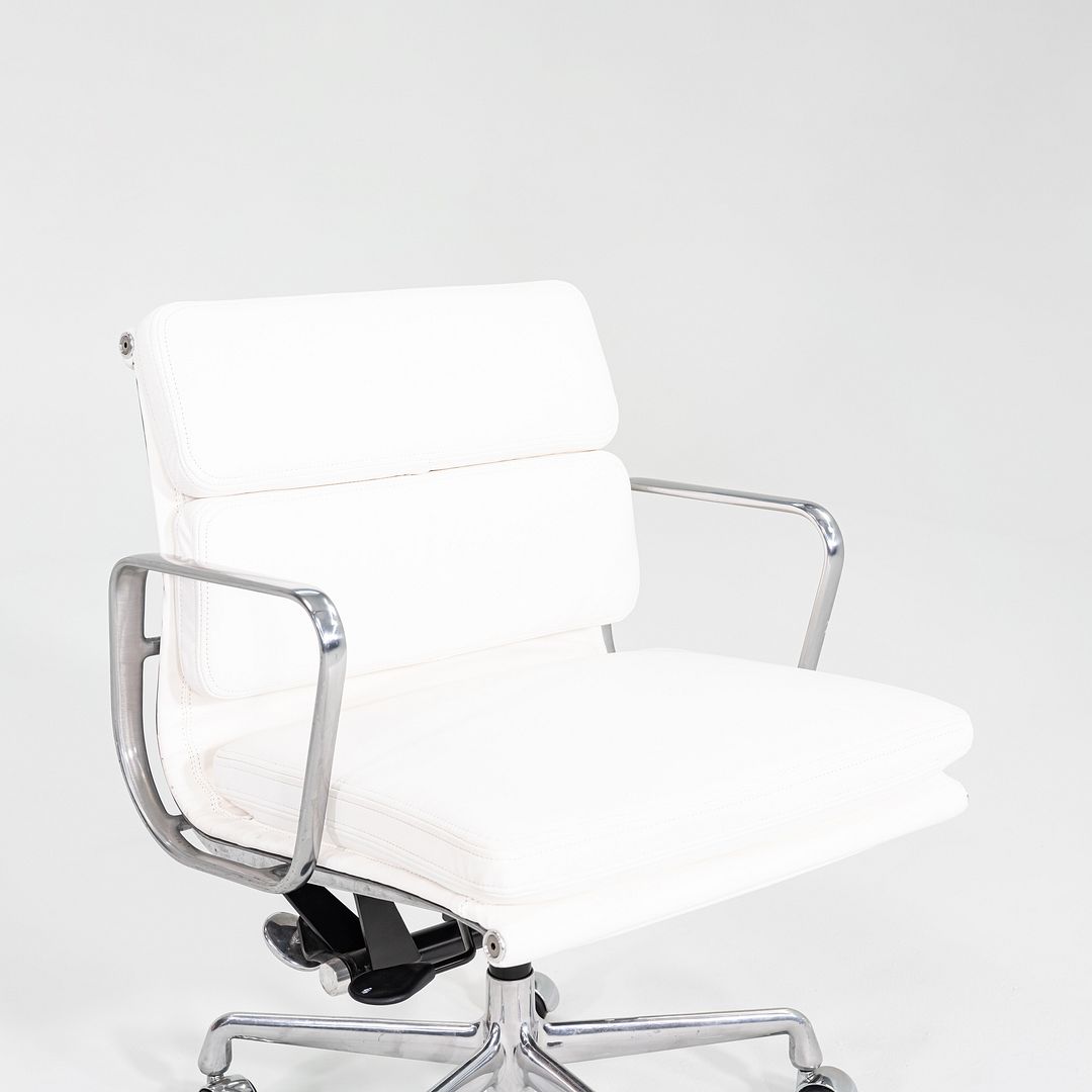 Soft Pad Management Chair, EA435