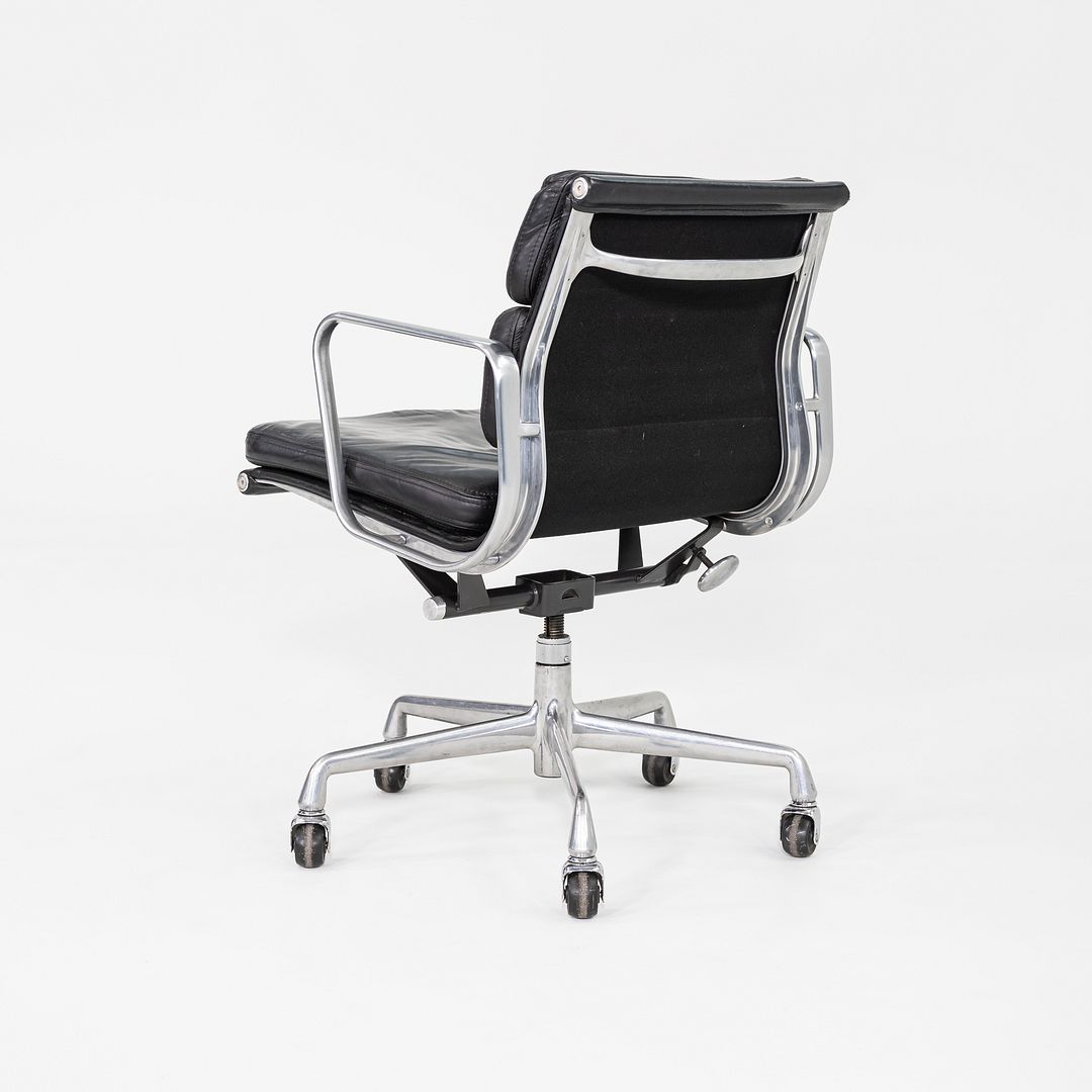 Soft Pad Management Chair, EA435