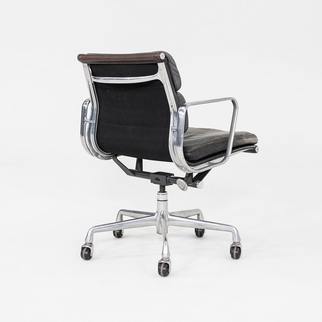 Soft Pad Management Chair, EA435