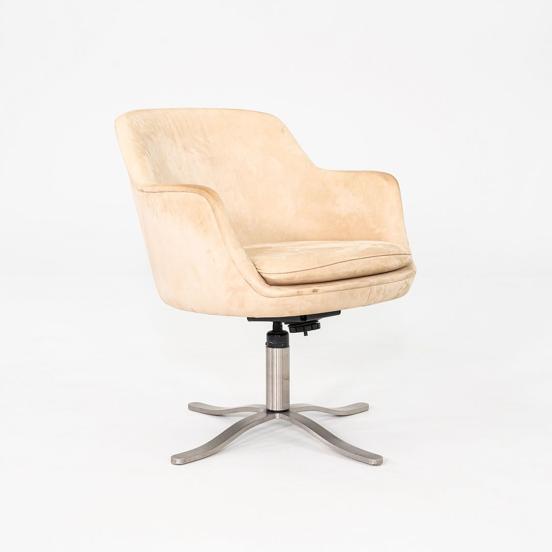 CH 6 Alpha Bucket Chair