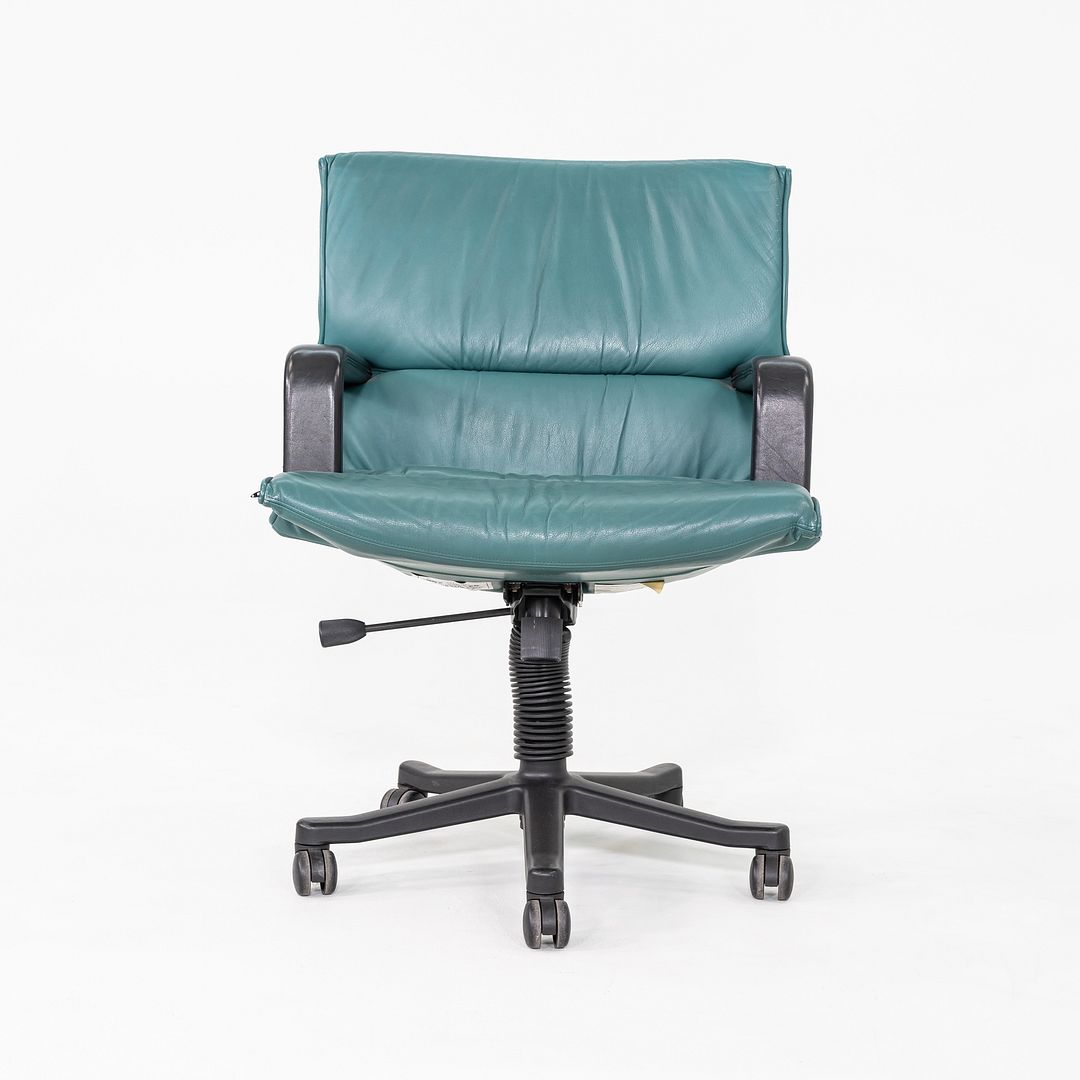 735 Desk Chair