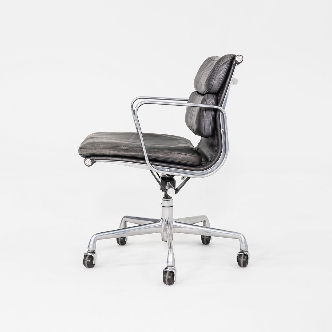 Soft Pad Management Chair, EA435
