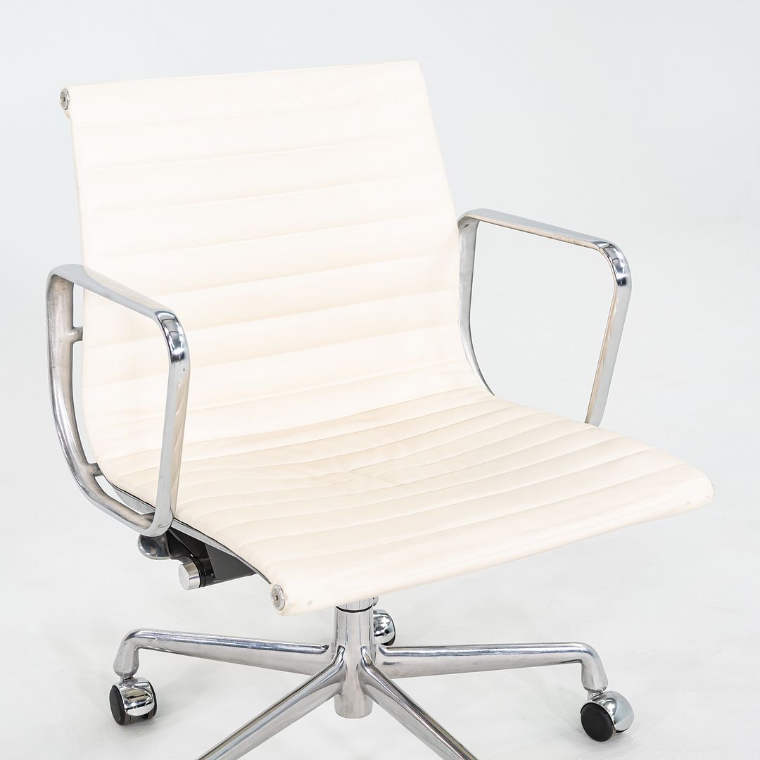 Aluminum Group Management Desk Chair, Model EA335