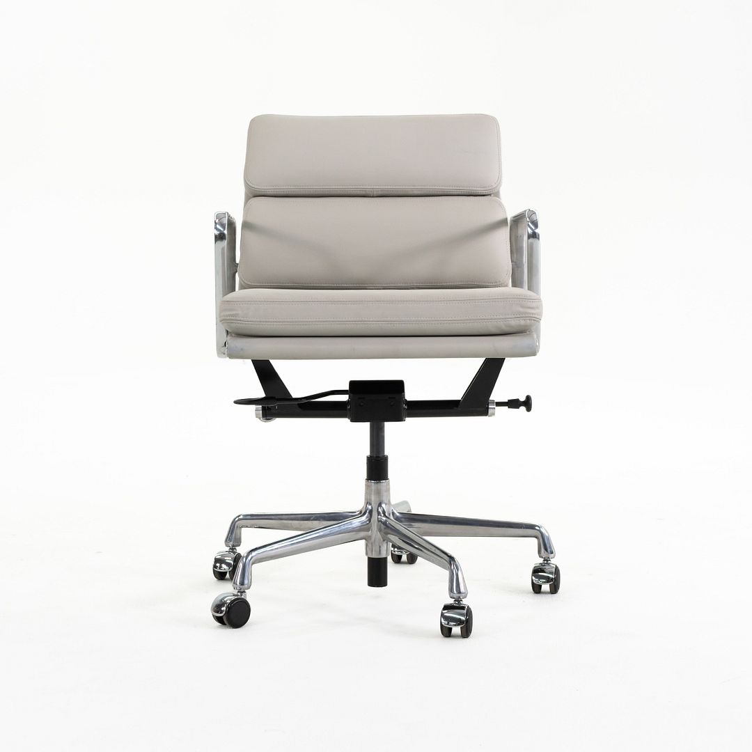 Eames Soft Pad Management Chair, EA435