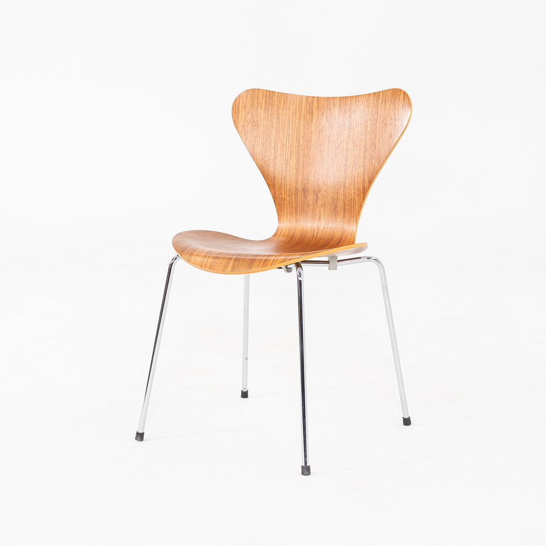 Series 7 Stacking Chair, Model 3107