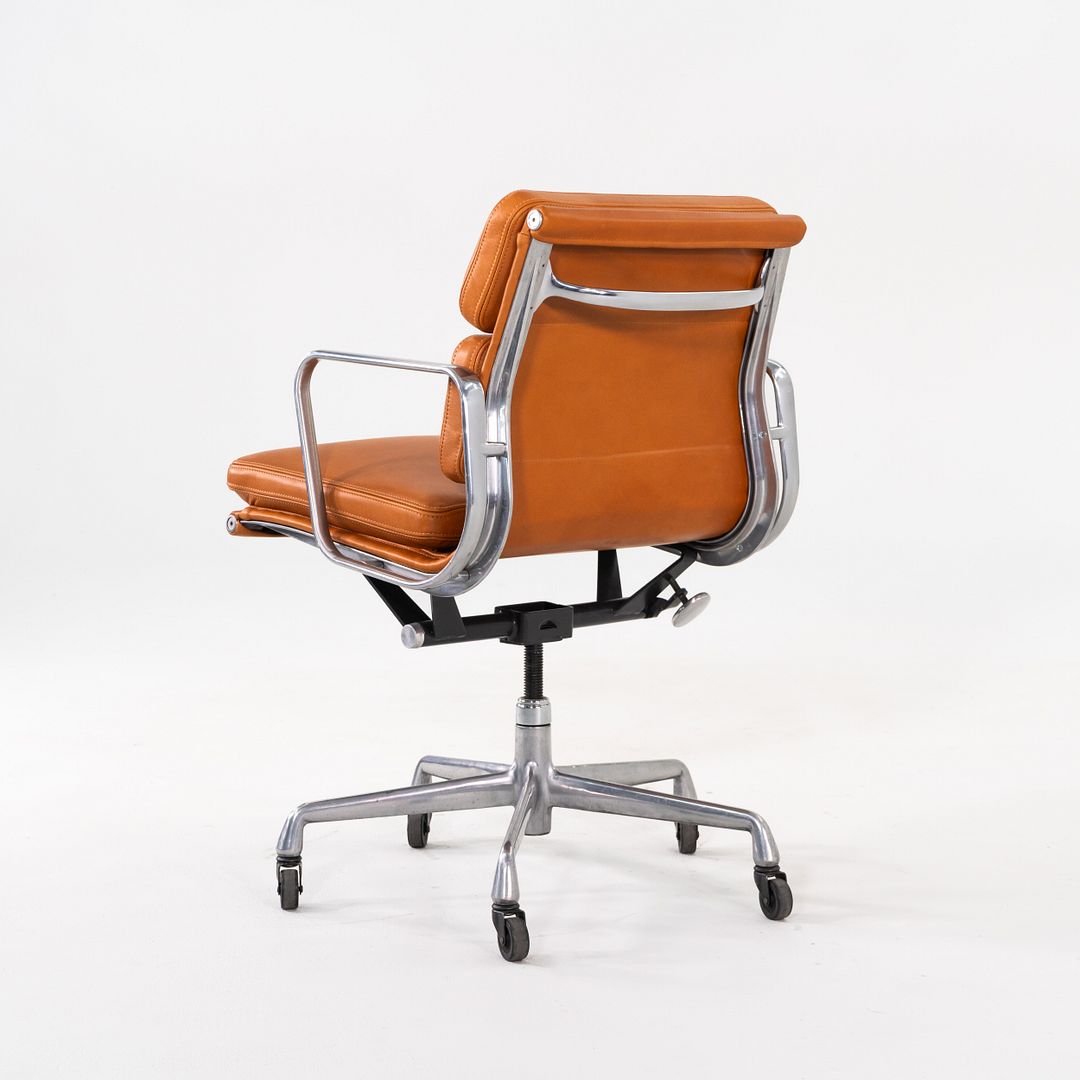 Soft Pad Management Chair, EA435