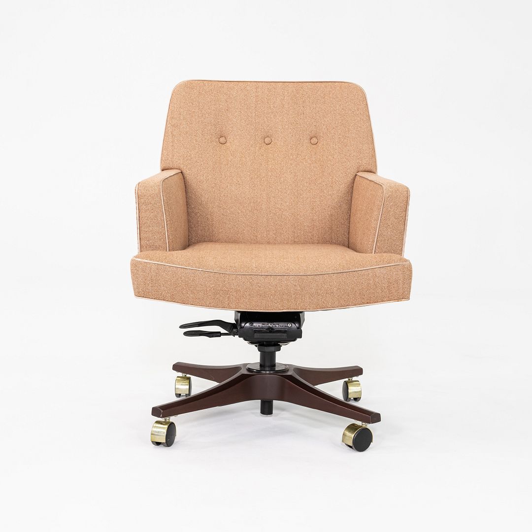 Executive Swivel Chair with Pneumatic Base